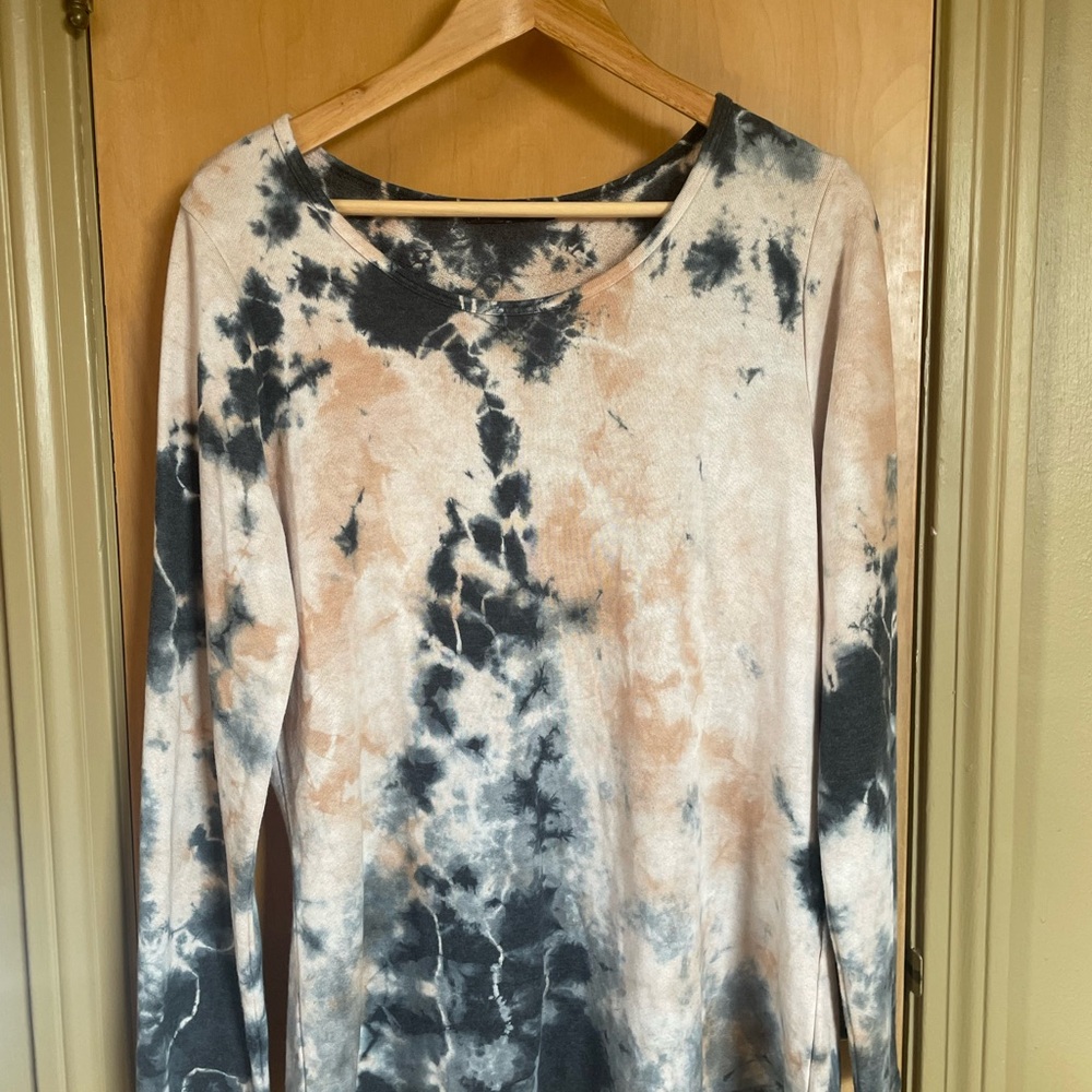 T Party Tie-Dye Blue and Cream Long Sleeve Women’s XL Top